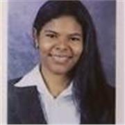 Docente de español y literatura imparte clases a personas de todas las edades